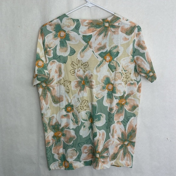 5/$25 Adrienne Dilafield small  short sleeve v-neck 130 - Picture 3 of 4